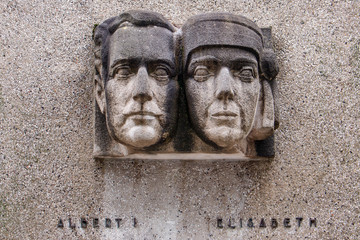 Monument voor de Oorlogsslachtoffers - buste van Albert I en Elisabeth