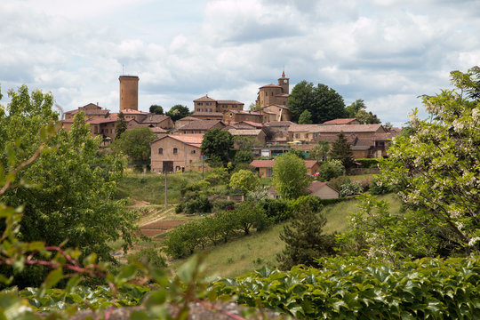 Oingt , Village m&eacute;di&eacute;val aux Pays des Pierres Dor&eacute;es , Vall&eacute;e d ' Azergues dans le Rh&ocirc;ne