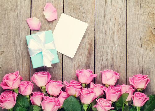 Valentines day greeting card, gift box and pink roses