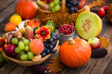 Obraz na płótnie Canvas Autumn fruits on the table