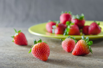  red strawberries on dish