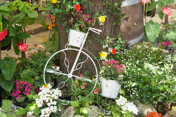 Bicicletta vintage con fiori
