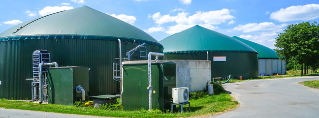 Energiewende - Gasspeicher einer Biogasanlage, Breitformat