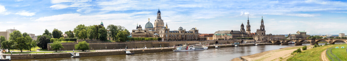 Panoramic view of Dresden - obrazy, fototapety, plakaty