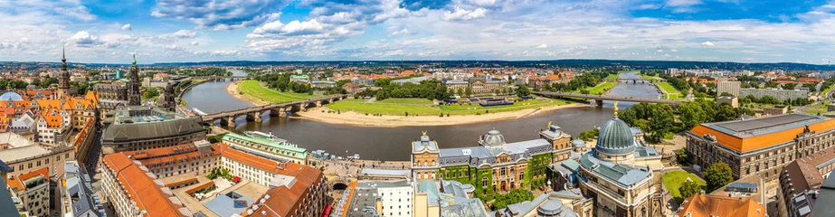 Panoramablick auf Dresden © Sergii Figurnyi