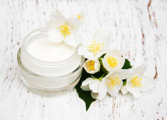 Obraz na płótnie Canvas face and body cream moisturizers with jasmine flowers on white w
