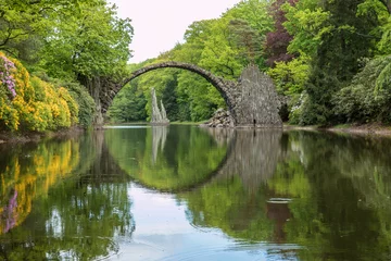 Fotobehang Rakotzbrücke midden Aarde