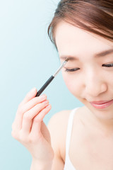 美容　イメージ　眉