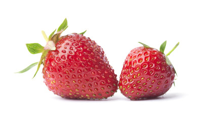 Маленькая и большая изолированная клубника