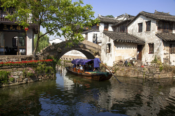 Fototapeta na wymiar 江南水郷 周荘の運河
