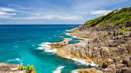 Fototapeta premium Vew point beautiful crystal clear sea and white sand beach with stone at Tachai island, Andaman, Thailand