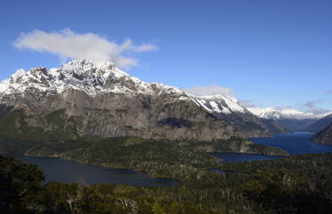 Fototapeta na wymiar San Carlos de Bariloche, paisajes del Parque Nacional Nahuel Huapi, Argentina, Patagonia.