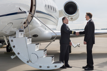 executive manager leaving corporate jet - obrazy, fototapety, plakaty