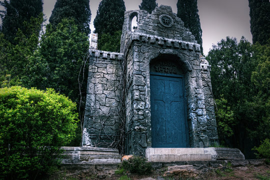 grim picture old abandoned crypt.