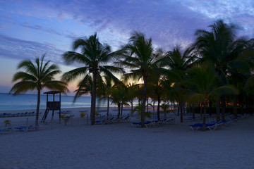 Obraz premium Sunset on the Caribbean beach.