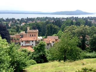 Fototapeta na wymiar Lesa - Lago Maggiore