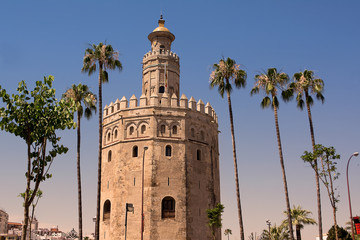 Fototapeta na wymiar Tower gold (Torre de Oro)