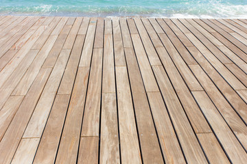  terrasse en bois, esplanade de promenade, Saint Gilles