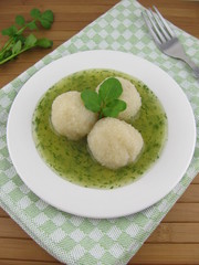 Kartoffelknödel mit Brunnenkresse-Soße
