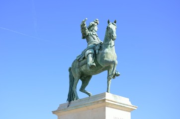 Fototapeta na wymiar Statue of Louis 14th at versailles