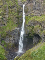Fototapeta na wymiar cascade islandaise