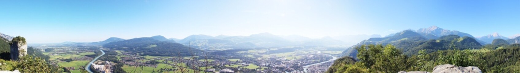 Fototapeta na wymiar Panoramablick vom Kleinen Barmstein in Hallein, Tennengau