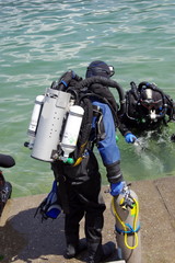 Obraz premium plongeur en eau profonde