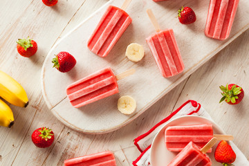 Fototapeta na wymiar Homemade Strawberry and Banana Popsicles