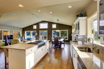Beautiful new hard wood floor kicthen.