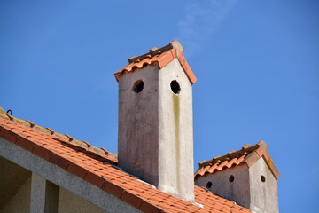 chimeneas rusticas © uzkiland