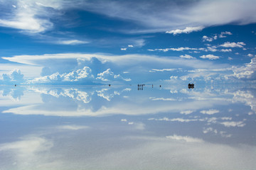 鏡張りのウユニ塩湖