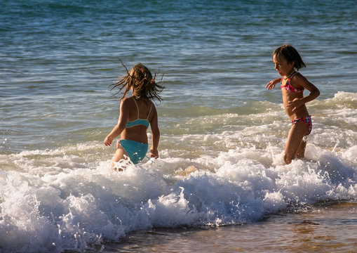 jouer dans les vagues