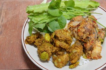 spicy stir fried pork rib with parkia in curry