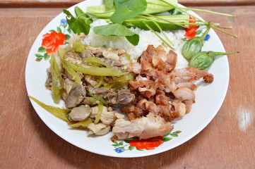 fried chicken innards in sweet pepper and fried chicken with garlic