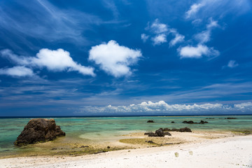 Fototapeta premium 沖縄県 伊是名島の自然ビーチ