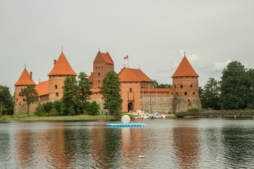 Naklejka premium Trakai Castle on Lake Galve in Lithuania