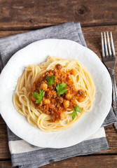 Spaghetti with tomato meat sauce, chickpeas and parsley