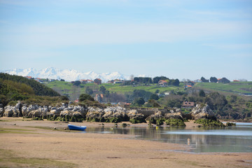 Fototapeta na wymiar playa de usil, Cantabria