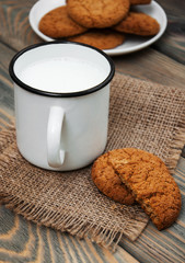 Milk and oatmeal cookies