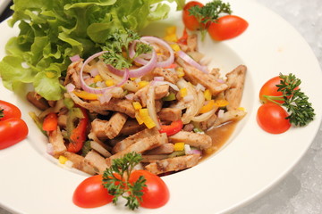Vegetable salad with strips of roast beef.