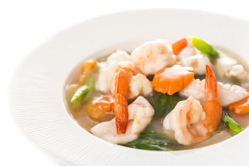 Fried noodle with shrimp and squid and vegetable