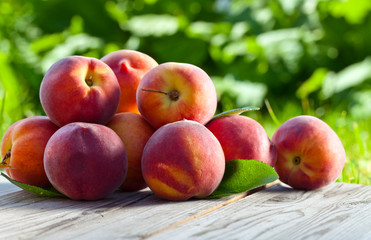  juicy peaches