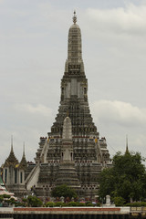 Fototapeta premium Wat Arun, Temple of the Dawn, Bangkok, Thailand, Asia