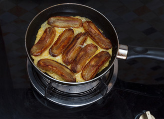 Cooking process of fried bananas with scrambled eggs