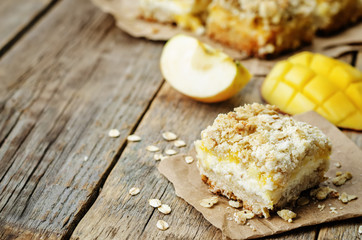 Apple mango cream cheese oat bars