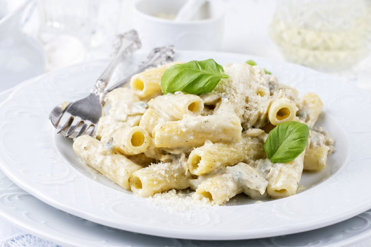 5 Beste Penne Al Gorgonzola Bilder Stock Fotos Vektorgrafiken Adobe Stock