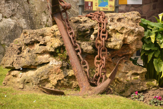 Ancla Oxidada De Un Barco