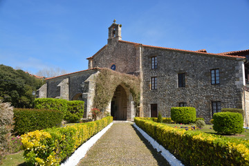 Fototapeta na wymiar ermita de la virgen de la barquera, cantabria