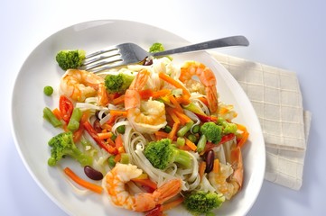 shrimp with noodles and vegetables