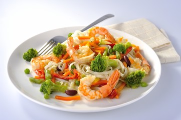 shrimp with noodles and vegetables